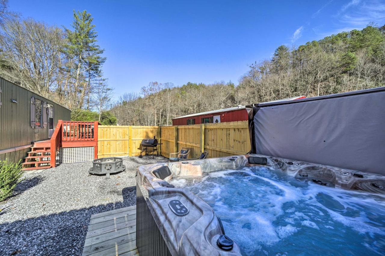 Smoky Mountain Vacation Rental With Hot Tub And Kayaks 위티어 외부 사진